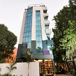 Oyo Townhouse Azure Sky