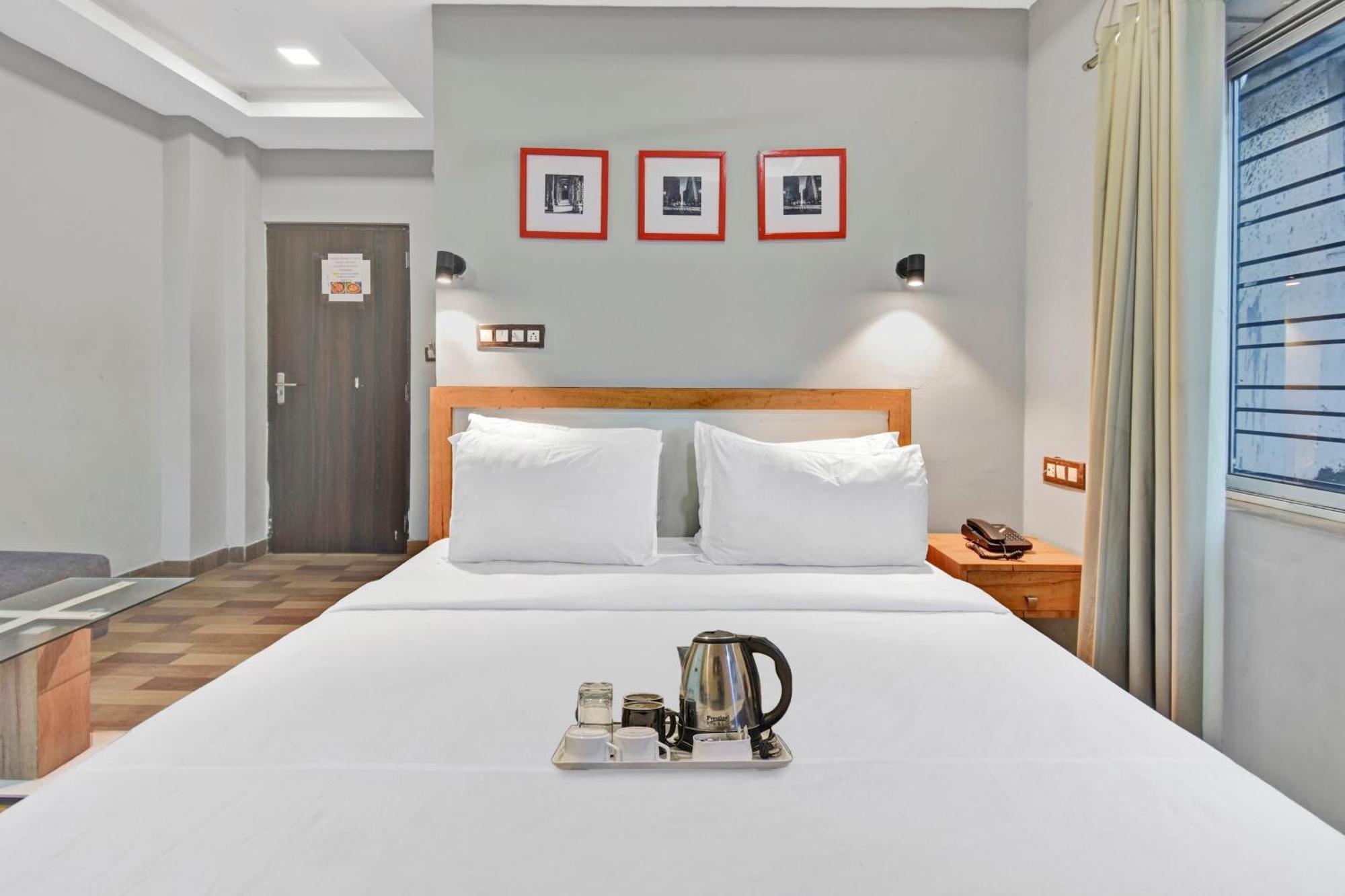 Oyo Townhouse Azure Sky Hotel