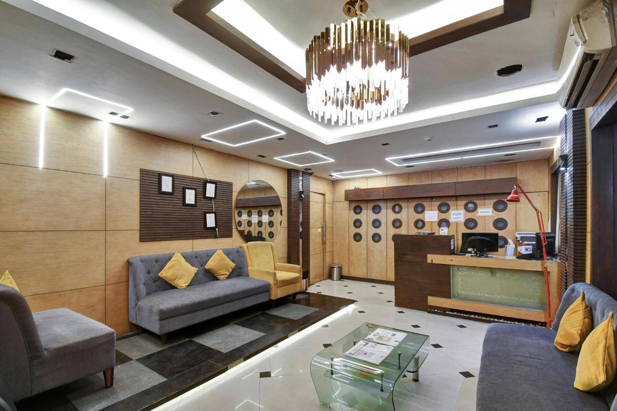 Oyo Townhouse Azure Sky Hotel 4*