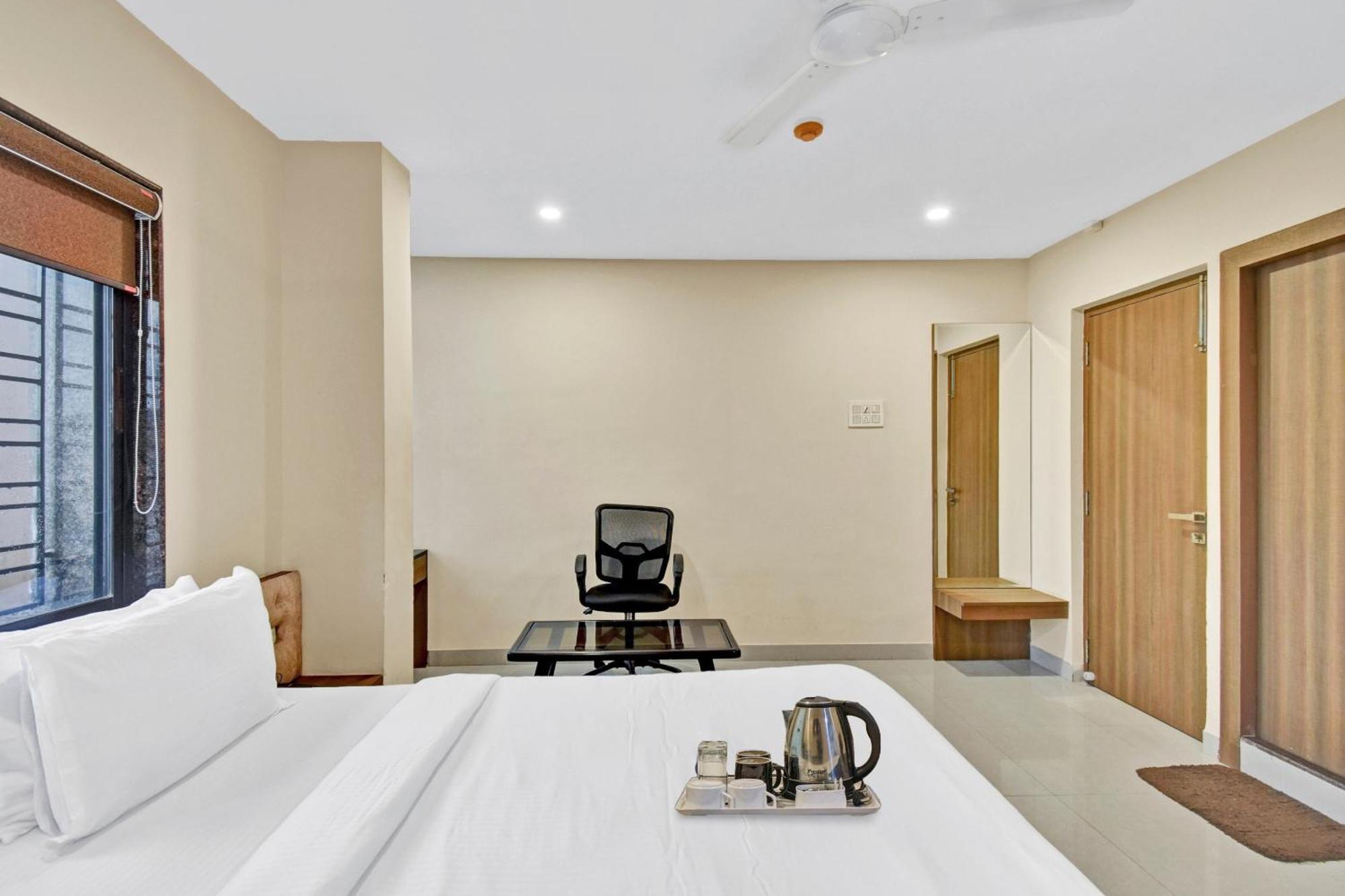 Hotel Oyo Townhouse Azure Sky