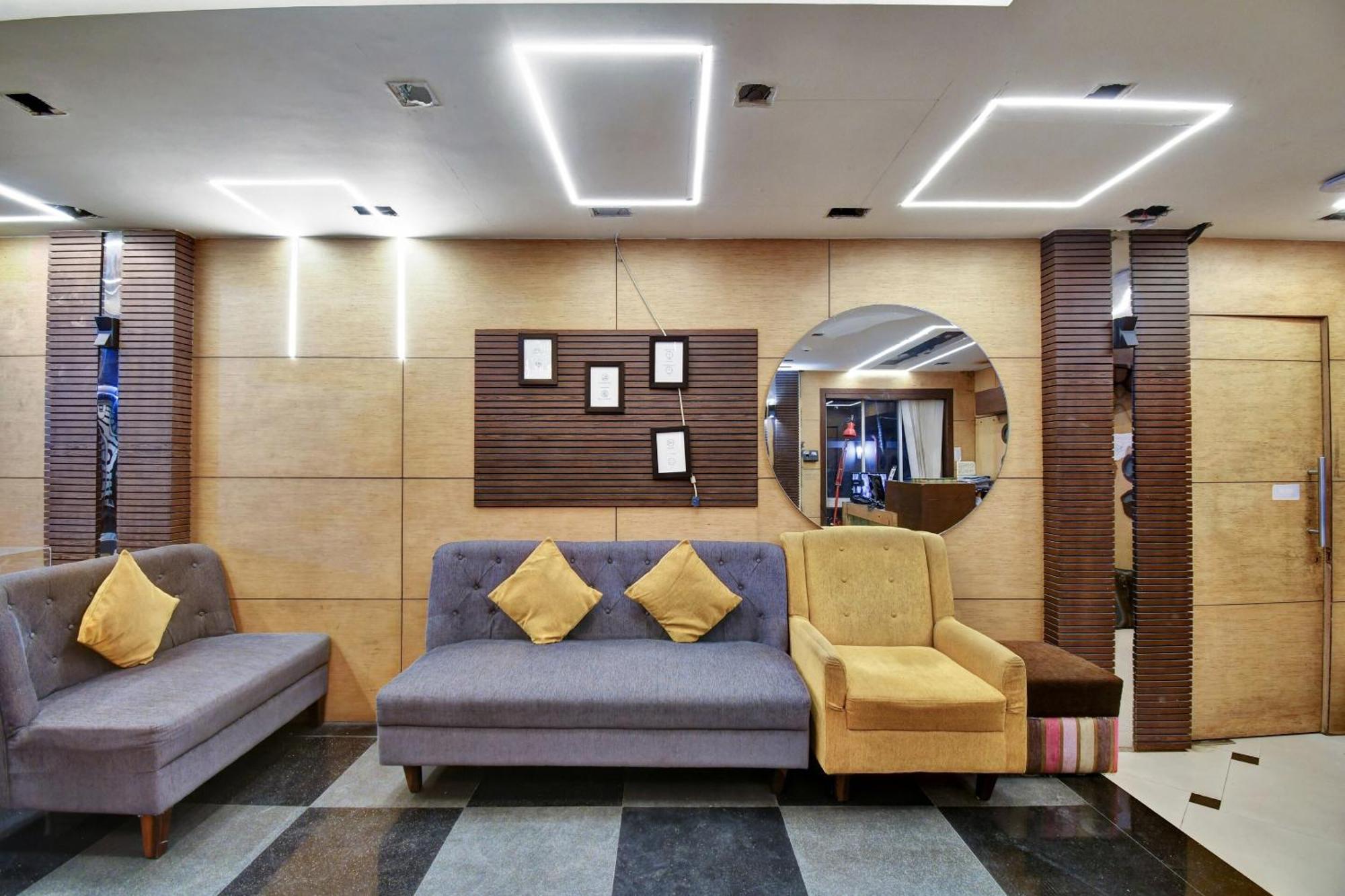Oyo Townhouse Azure Sky Hotel